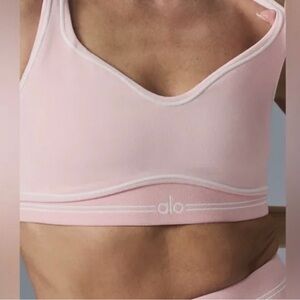 ALO Yoga Airbrush Heart Throb Sports Bra - Ballet Pink/White